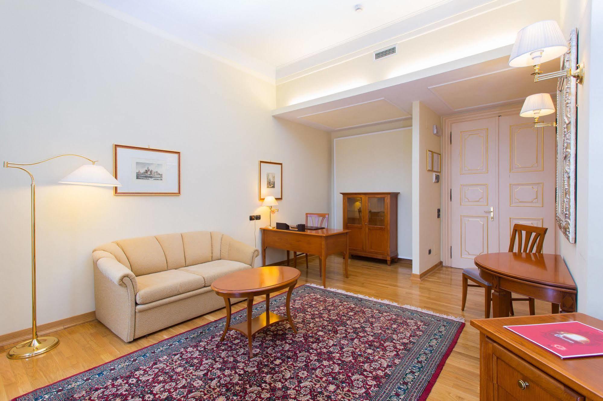 Grand Hotel Entourage - Palazzo Strassoldo Gorizia Bagian luar foto